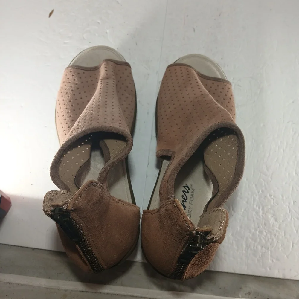 Skechers Wedge Sandals 8 Tan Perforated Memory Foam Boho Peep Toe Zipper Back